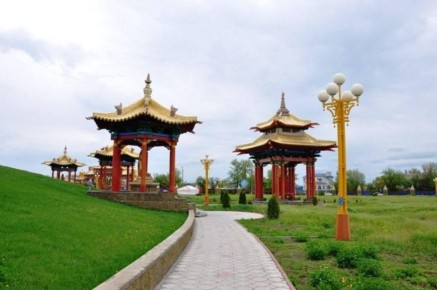 В новом выпуске передачи «Калмыкия в лицах» — два ярких представителя театрального искусства республики