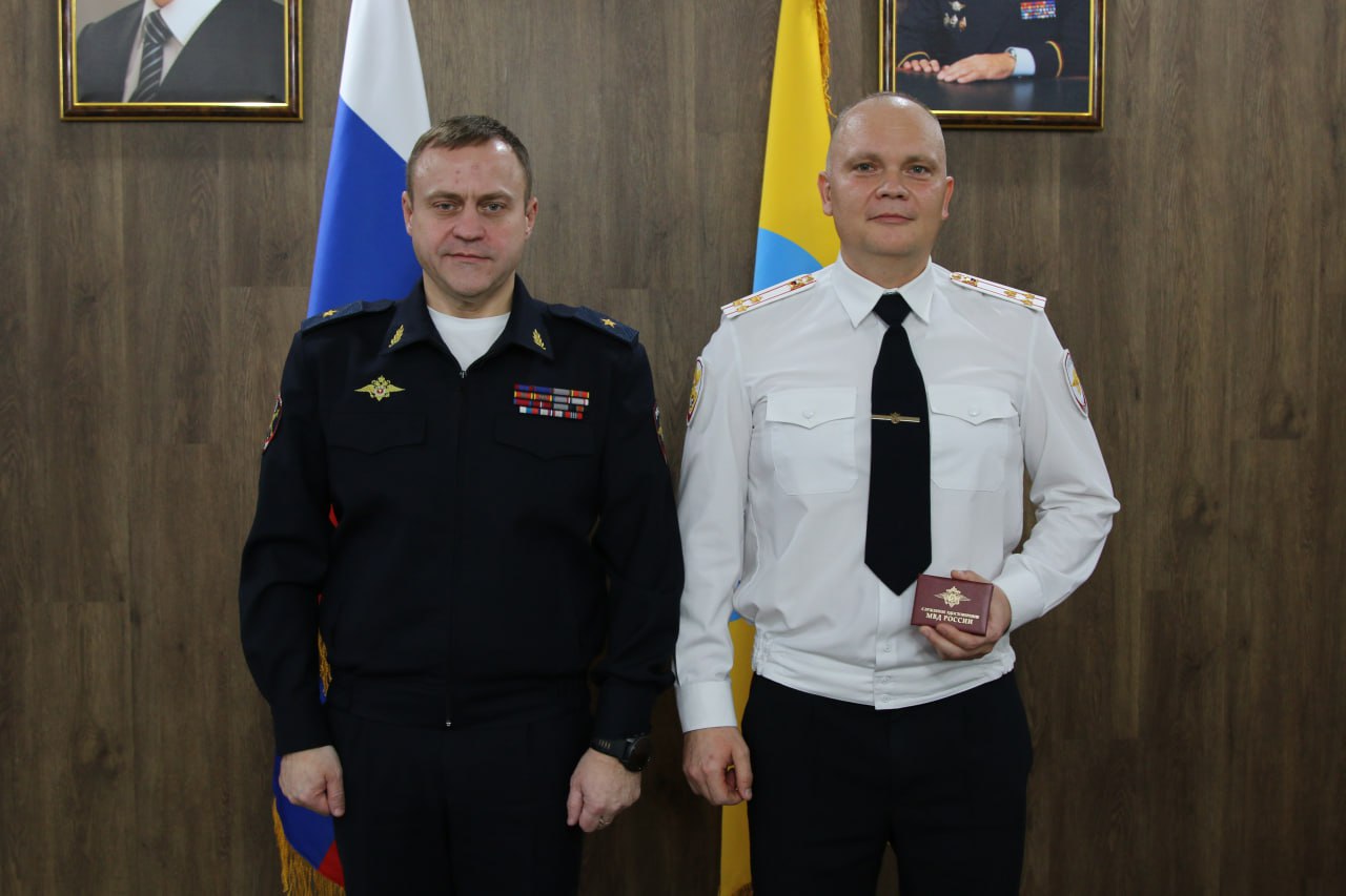 Сегодня министр внутренних дел по Республике Калмыкия генерал-майор полиции Григорьев Дмитрий Юрьевич поздравил с присвоением специального звания старшего начальствующего состава «полковник внутренней службы» Скрипкина...