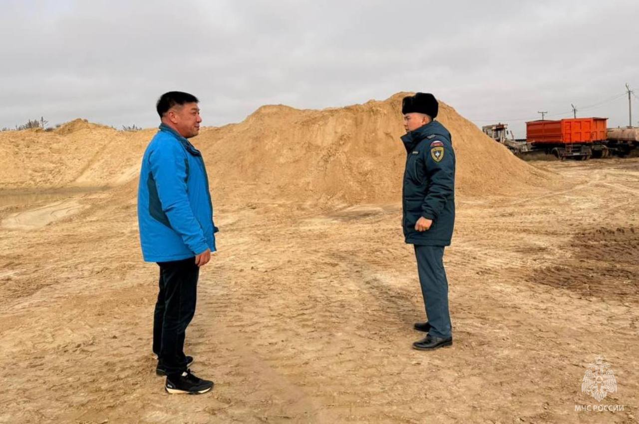 Регионального МЧС совместно с представителями Министерства по строительству, транспорту и дорожному хозяйству проверили готовность спецтехники, задействованной для обеспечения безопасного проезда по федеральным трассам в... Регионального МЧС совместно с представителями Министерства по строительству, транспорту и дорожному хозяйству проверили готовность спецтехники, задействованной для обеспечения безопасного проезда по федеральным трассам в...