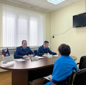 Прокурор республики провел прием жителей г. Элисты