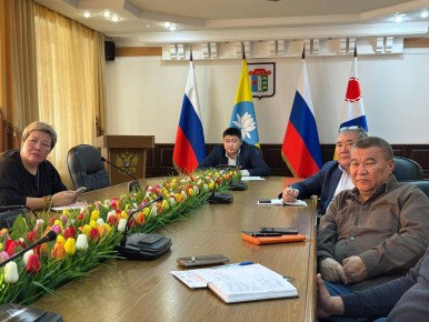 Алдар Лиджиков: Провели совещание с представителями архитектурного бюро «СНЕГА», которые занимаются созданием проектно-сметной документации благоустройства Колонского пруда