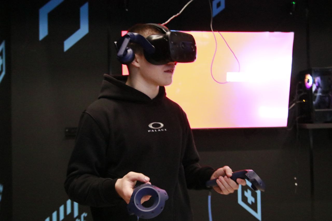 Боксеры города Антрацит Луганской Народной Республики посетили современный фиджитал-центр в Элисте Боксеры города Антрацит Луганской Народной Республики посетили современный фиджитал-центр в Элисте