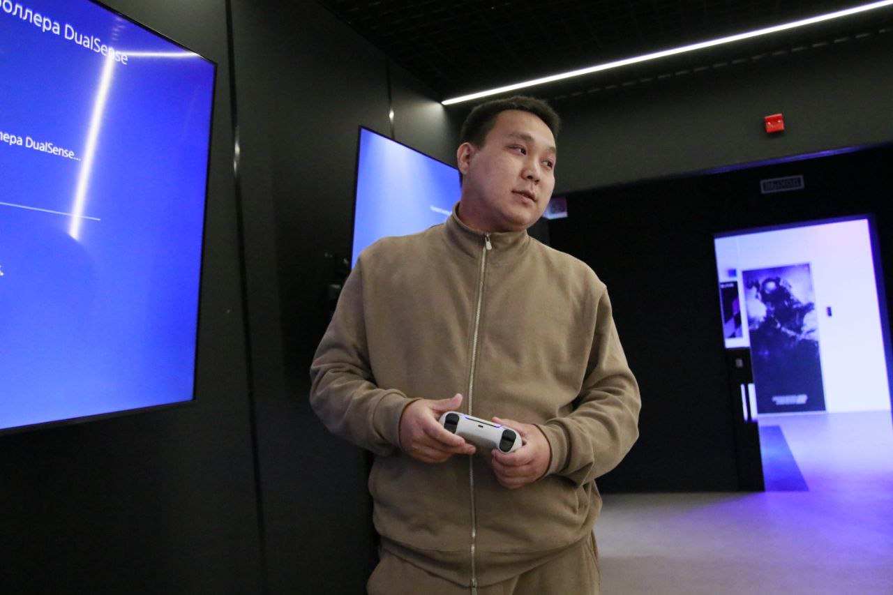 Боксеры города Антрацит Луганской Народной Республики посетили современный фиджитал-центр в Элисте Боксеры города Антрацит Луганской Народной Республики посетили современный фиджитал-центр в Элисте