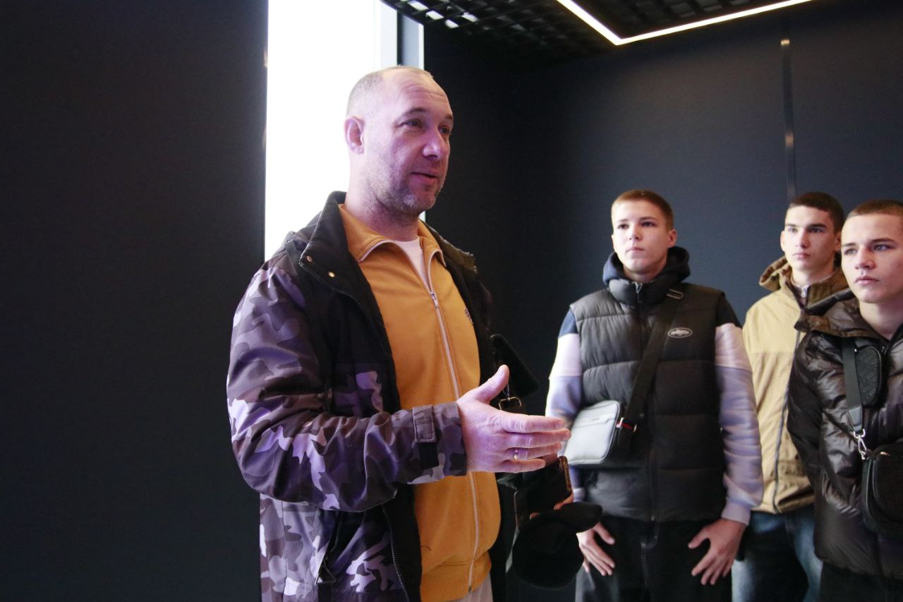 Боксеры города Антрацит Луганской Народной Республики посетили современный фиджитал-центр в Элисте Боксеры города Антрацит Луганской Народной Республики посетили современный фиджитал-центр в Элисте