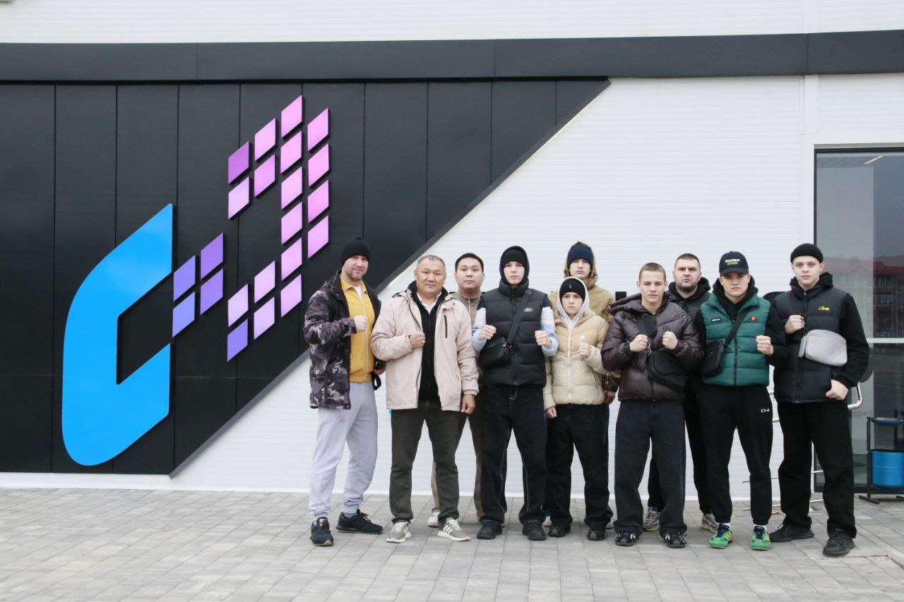 Боксеры из города Антрацит Луганской Народной Республики посетили фиджитал-центр в Элисте, где познакомились с современными спортивными технологиями Боксеры из города Антрацит Луганской Народной Республики посетили фиджитал-центр в Элисте, где познакомились с современными спортивными технологиями
