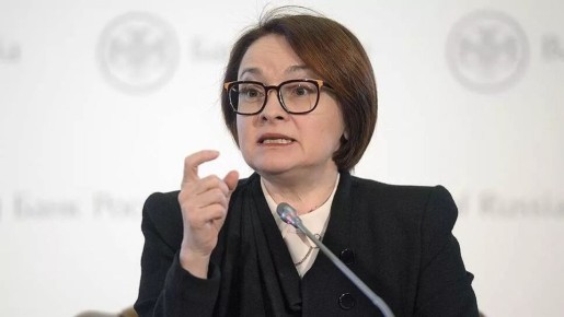 В условиях нестабильности: россияне снимают деньги с вкладов