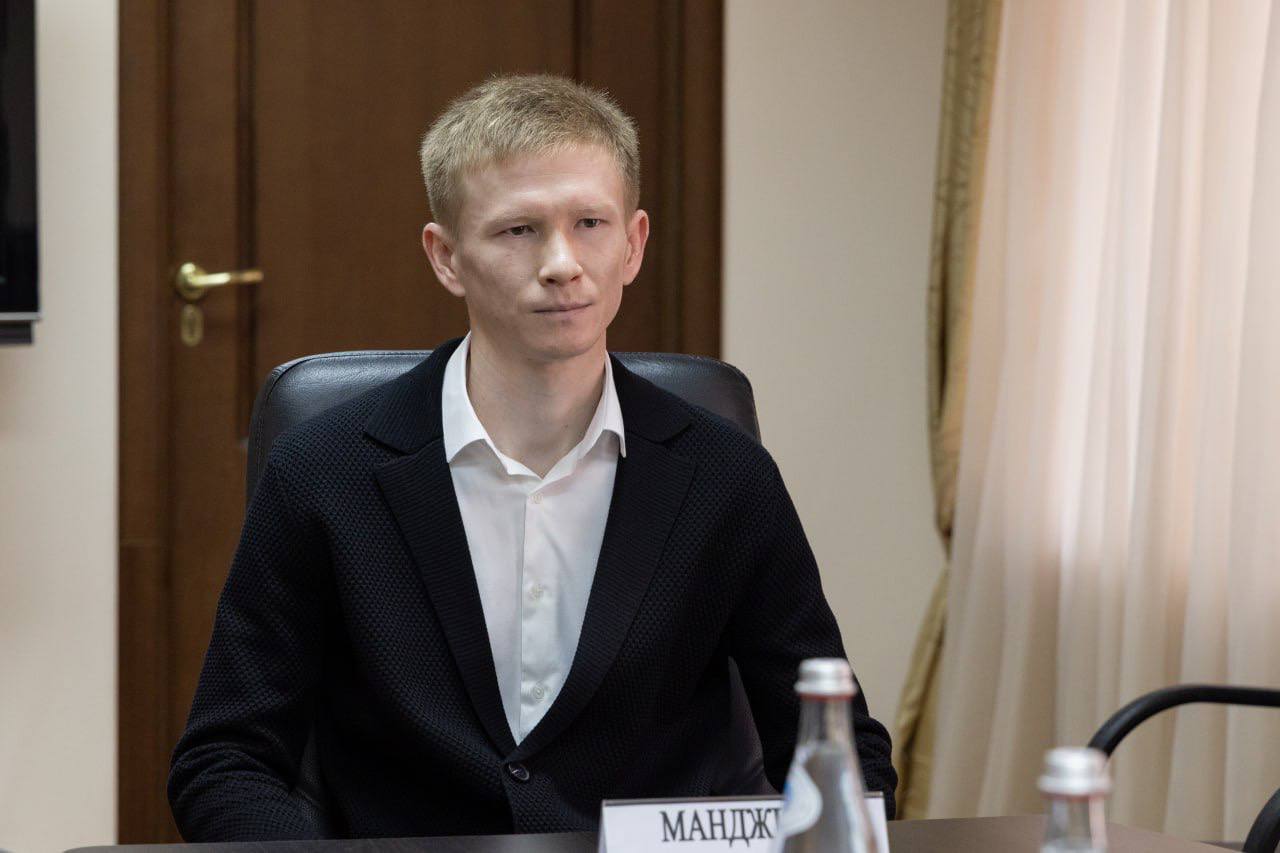 По поручению Президента России Владимира Владимировича Путина, Глава Калмыкии Бату Хасиков провел личный прием граждан По поручению Президента России Владимира Владимировича Путина, Глава Калмыкии Бату Хасиков провел личный прием граждан