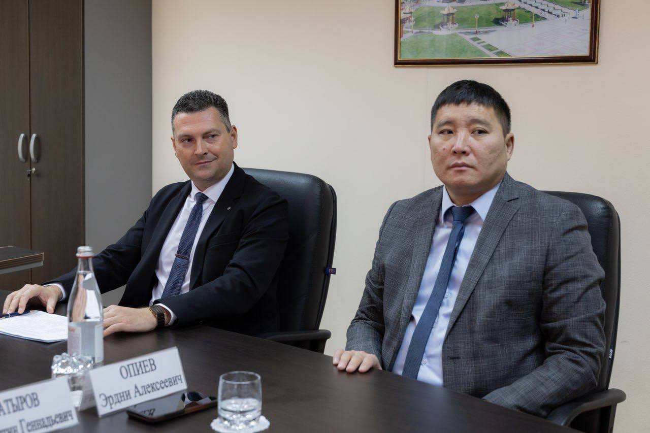 По поручению Президента России Владимира Владимировича Путина, Глава Калмыкии Бату Хасиков провел личный прием граждан По поручению Президента России Владимира Владимировича Путина, Глава Калмыкии Бату Хасиков провел личный прием граждан