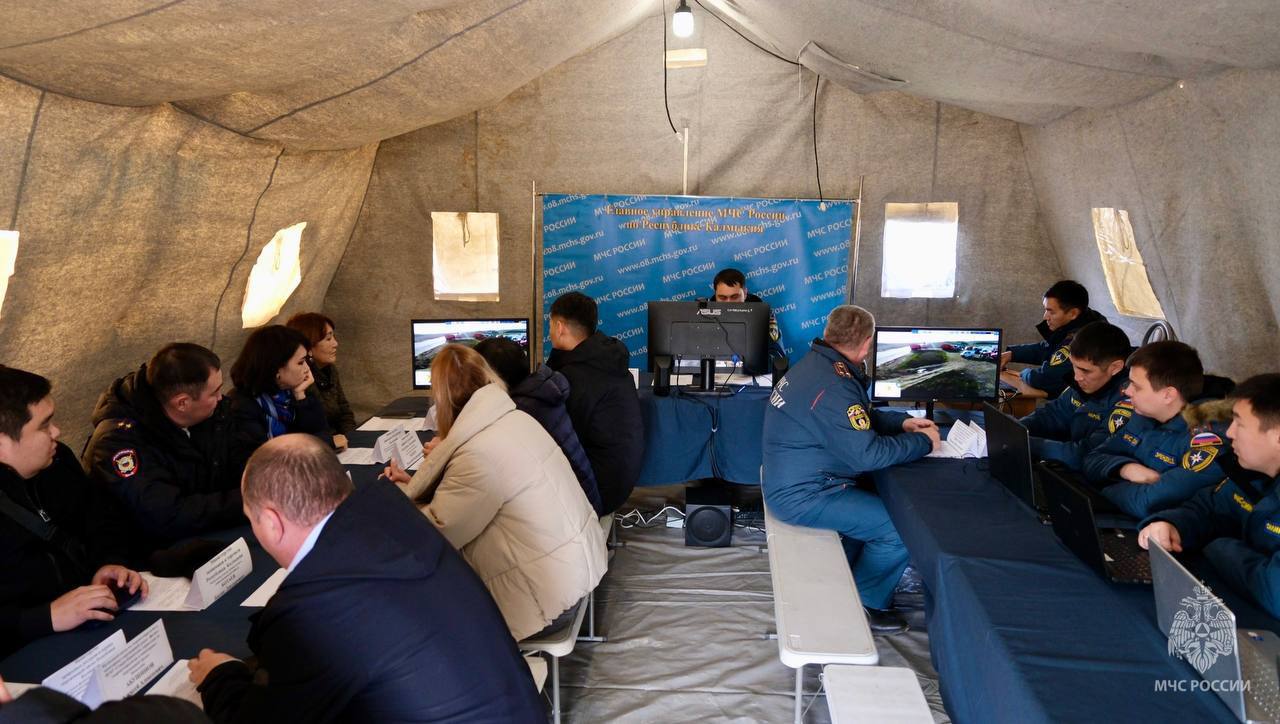 В Калмыкии прошла практическая часть командно-штабных учений с участием сил территориальной подсистемы РСЧС В Калмыкии прошла практическая часть командно-штабных учений с участием сил территориальной подсистемы РСЧС