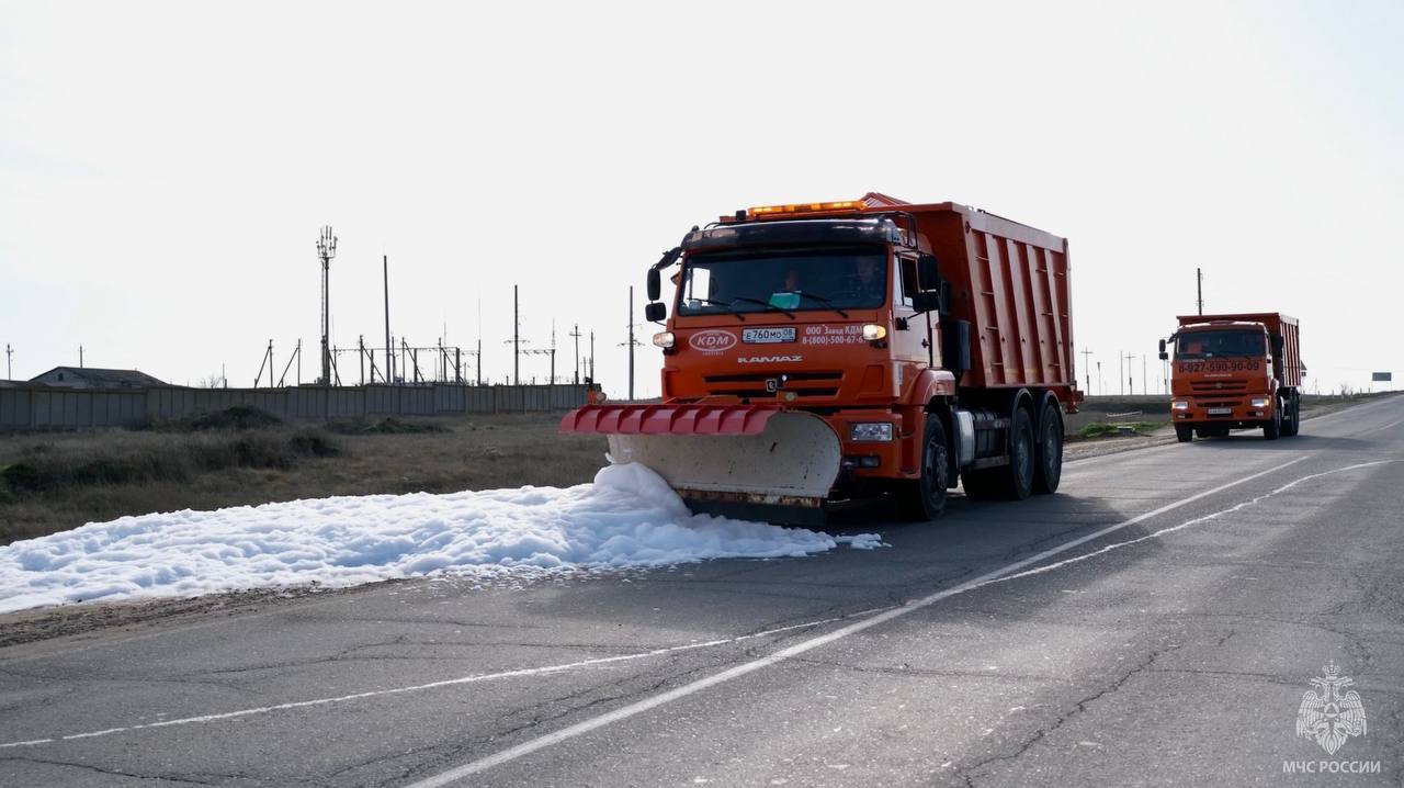 В Калмыкии прошла практическая часть командно-штабных учений с участием сил территориальной подсистемы РСЧС В Калмыкии прошла практическая часть командно-штабных учений с участием сил территориальной подсистемы РСЧС