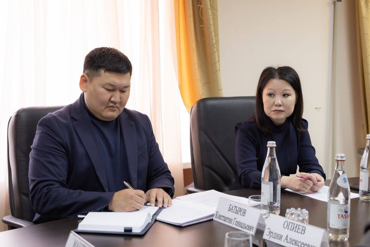 По поручению Президента России Владимира Владимировича Путина, Глава Калмыкии Бату Хасиков провел личный прием граждан По поручению Президента России Владимира Владимировича Путина, Глава Калмыкии Бату Хасиков провел личный прием граждан