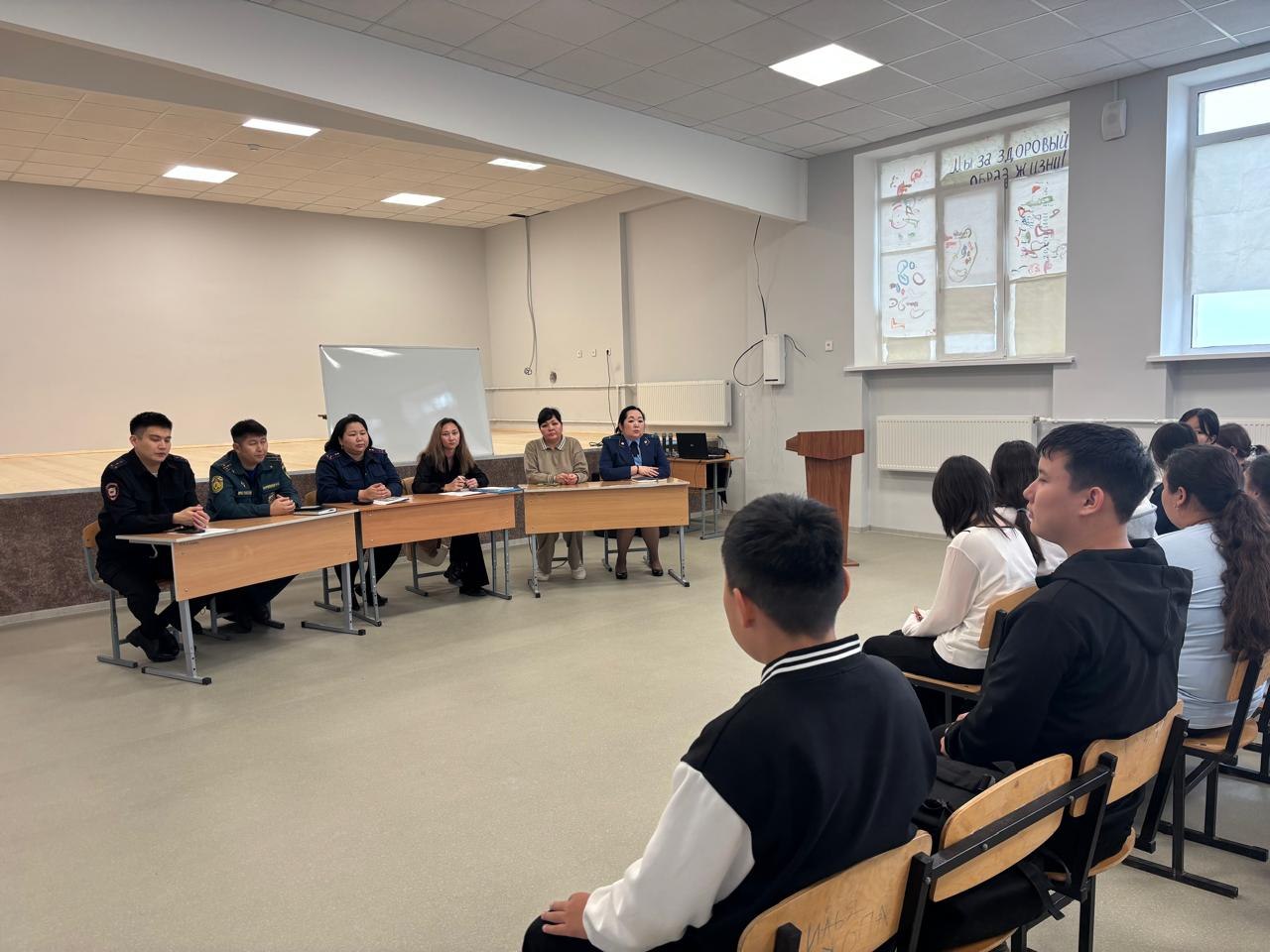 Во Всероссийский день правовой помощи детям следователи провели для учащихся уроки правовой грамотности Во Всероссийский день правовой помощи детям следователи провели для учащихся уроки правовой грамотности