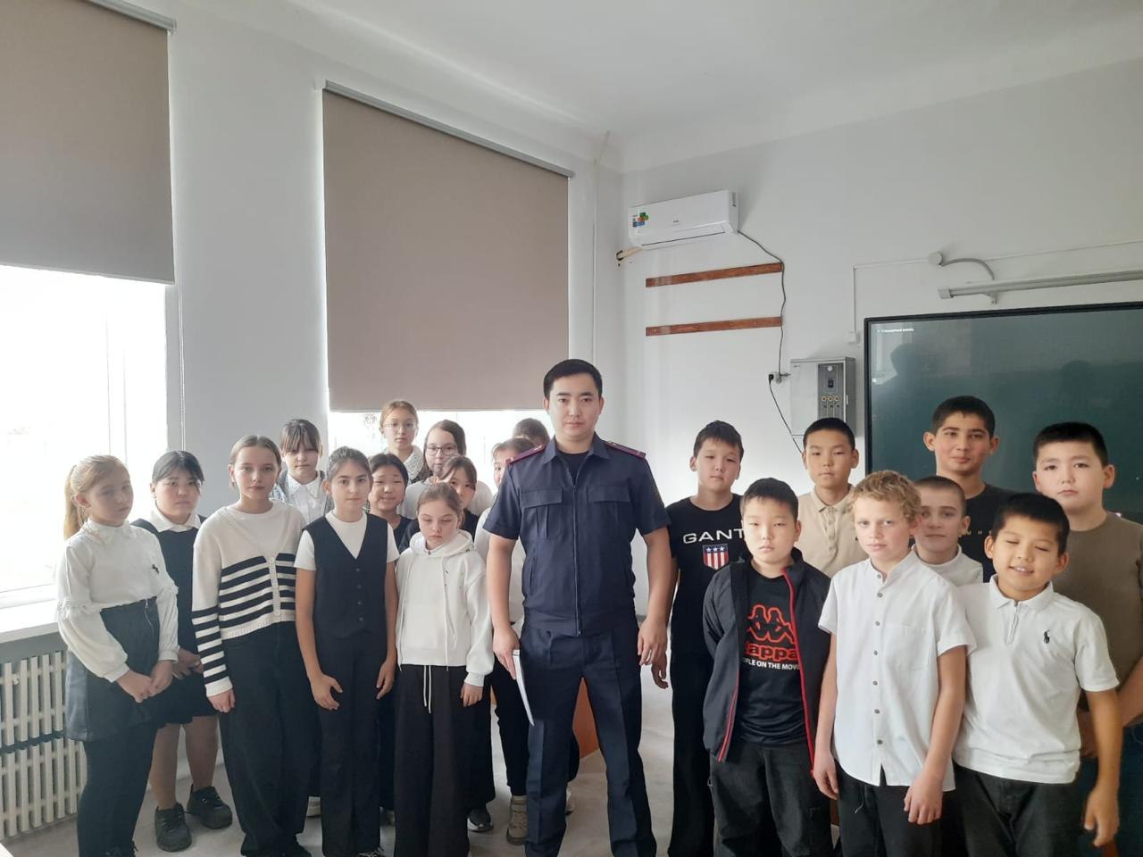 Во Всероссийский день правовой помощи детям следователи провели для учащихся уроки правовой грамотности Во Всероссийский день правовой помощи детям следователи провели для учащихся уроки правовой грамотности