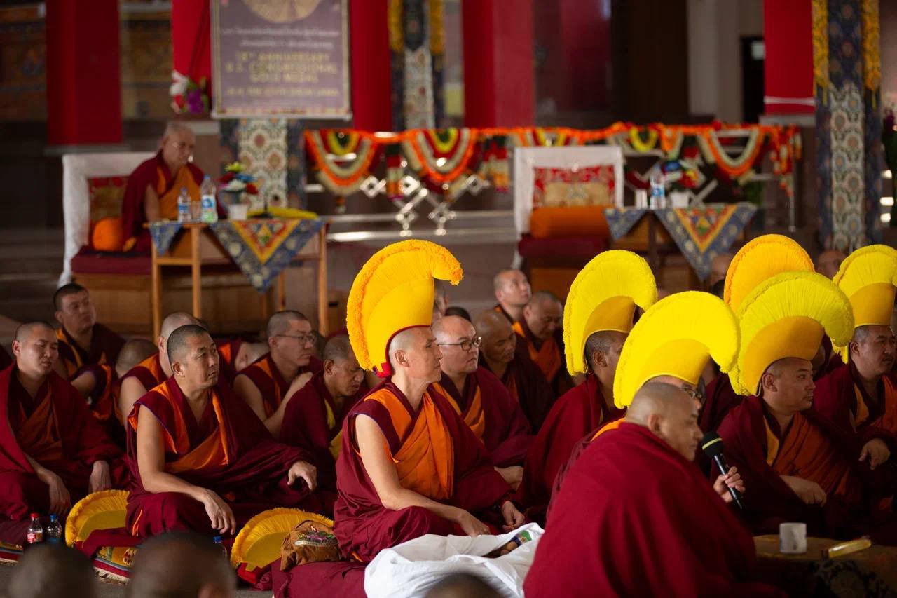 Поздравляем уважаемого геше-лхарамба Тензин Норзанга (Санала Мукубенова) с получением высшей академической степени в буддийской философии! Поздравляем уважаемого геше-лхарамба Тензин Норзанга (Санала Мукубенова) с получением высшей академической степени в буддийской философии!