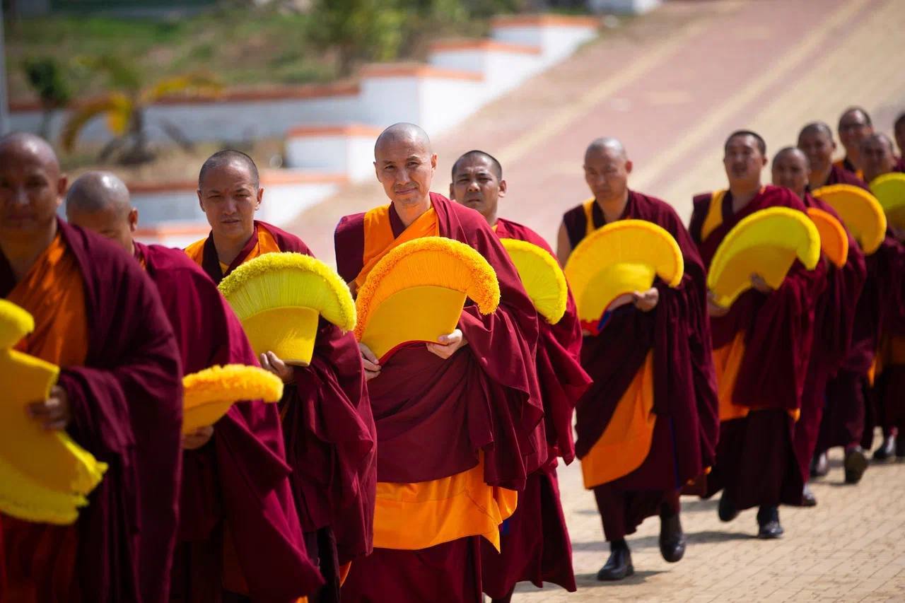 Поздравляем уважаемого геше-лхарамба Тензин Норзанга (Санала Мукубенова) с получением высшей академической степени в буддийской философии! Поздравляем уважаемого геше-лхарамба Тензин Норзанга (Санала Мукубенова) с получением высшей академической степени в буддийской философии!