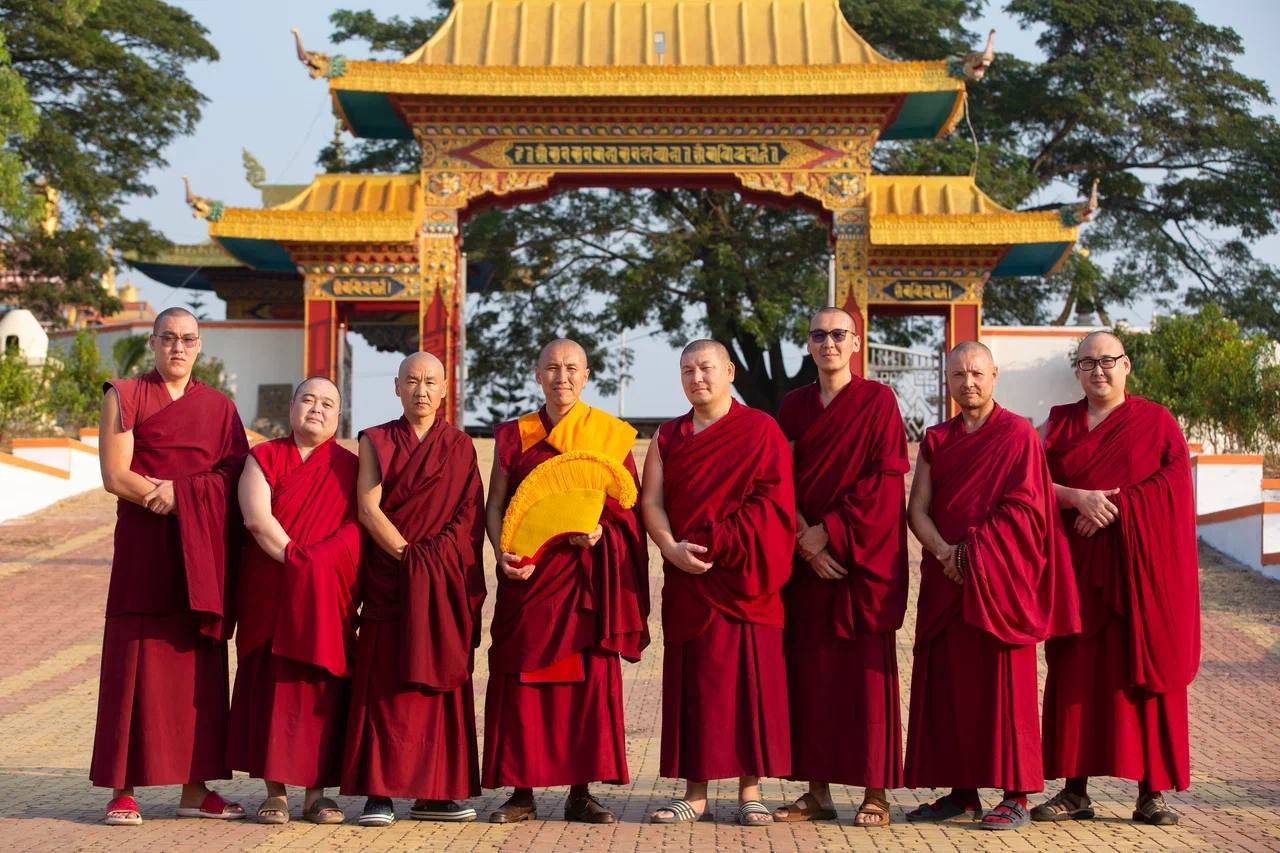 Поздравляем уважаемого геше-лхарамба Тензин Норзанга (Санала Мукубенова) с получением высшей академической степени в буддийской философии! Поздравляем уважаемого геше-лхарамба Тензин Норзанга (Санала Мукубенова) с получением высшей академической степени в буддийской философии!