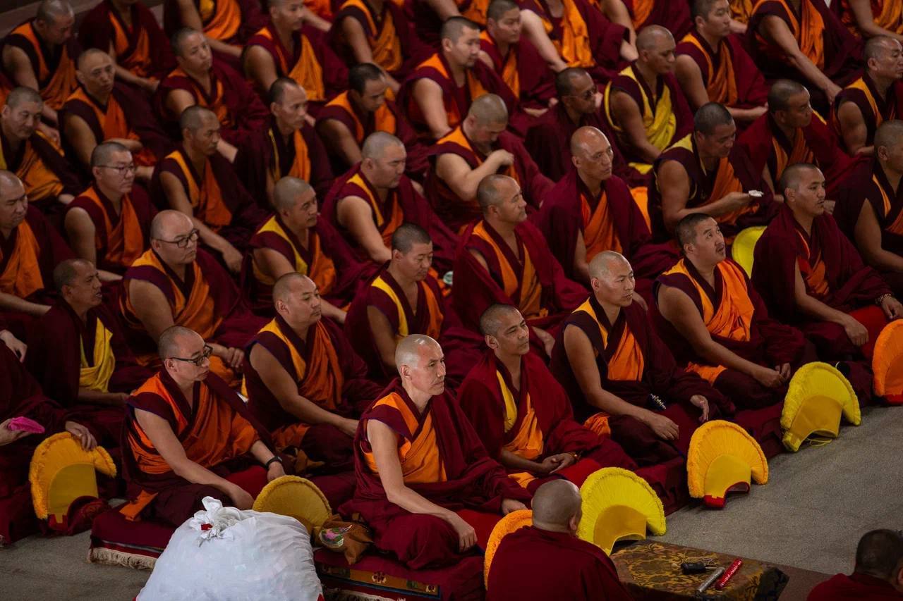 Поздравляем уважаемого геше-лхарамба Тензин Норзанга (Санала Мукубенова) с получением высшей академической степени в буддийской философии! Поздравляем уважаемого геше-лхарамба Тензин Норзанга (Санала Мукубенова) с получением высшей академической степени в буддийской философии!