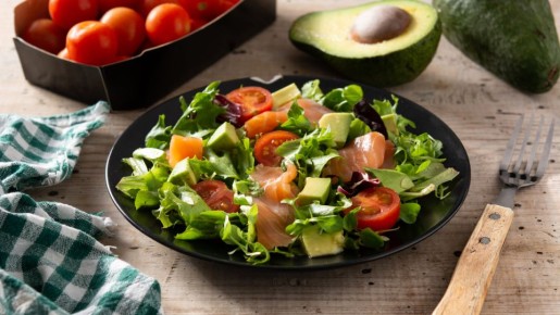 Салат с авокадо: быстрое и полезное решение для любой трапезы