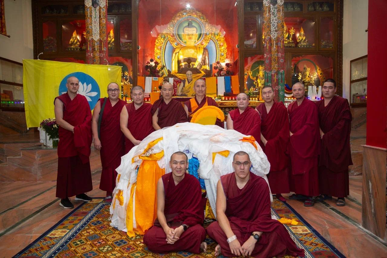 Поздравляем уважаемого геше-лхарамба Тензин Норзанга (Санала Мукубенова) с получением высшей академической степени в буддийской философии! Поздравляем уважаемого геше-лхарамба Тензин Норзанга (Санала Мукубенова) с получением высшей академической степени в буддийской философии!