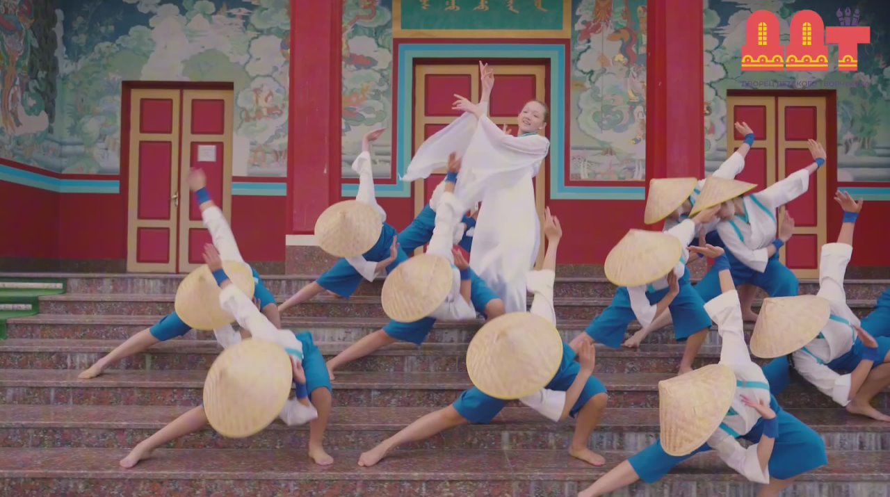 Детский образцово-художественный ансамбль «Алтн» в передаче «Большие и маленькие»!