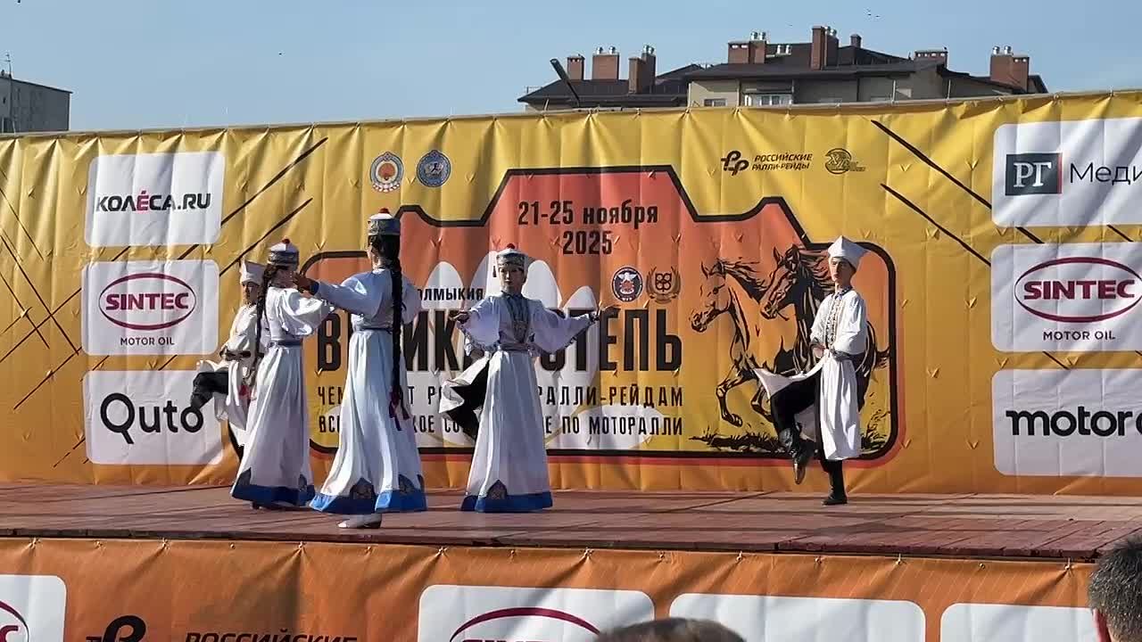 В Элисте проходит торжественное открытие финала Чемпионата России по ралли-рейдам – баха «Великая Степь»