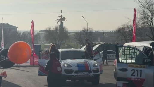 Кстати, среди участников - две представительницы прекрасного пола