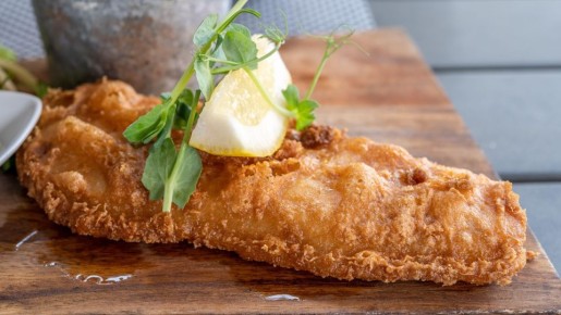 Жареная рыба еще никогда не была такой сочной: добавьте в кляр этот продукт