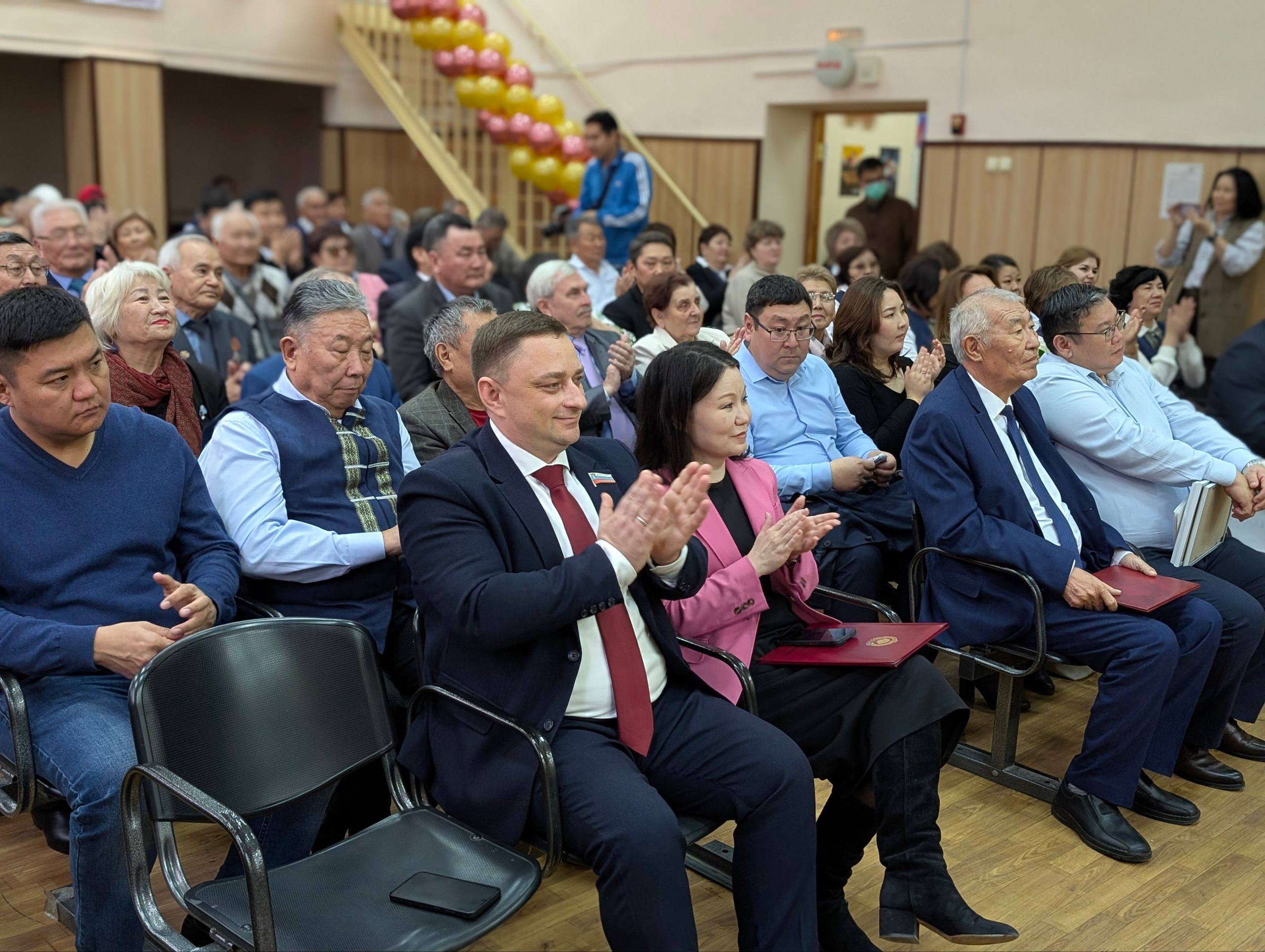 Элистинскому политехническому коллежу имени И. Н. Эльвартынова – 60! Элистинскому политехническому коллежу имени И. Н. Эльвартынова – 60!