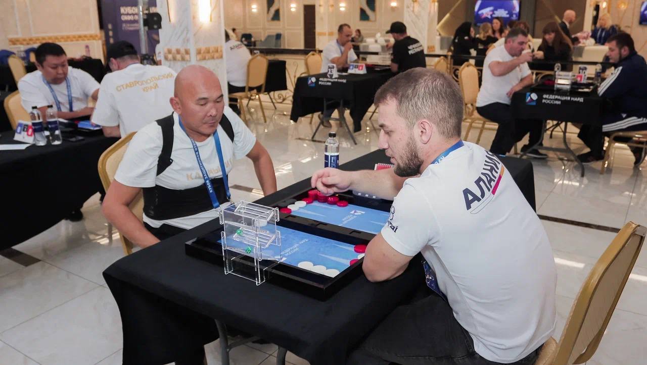 Ветераны из Калмыкии заняли второе место в командном зачете на турнире Северо-Кавказского федерального округа «Кубок Защитников Отечества» по длинным нардам Ветераны из Калмыкии заняли второе место в командном зачете на турнире Северо-Кавказского федерального округа «Кубок Защитников Отечества» по длинным нардам