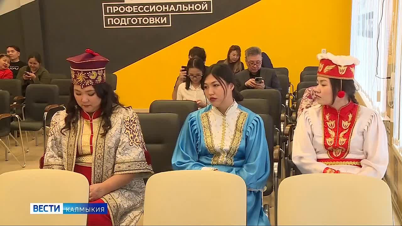 Врач-отоларинголог республиканской больницы Евгения Эрендженова одержала победу на республиканском конкурсе «А ну-ка, девушки», посвящённом Дню матери