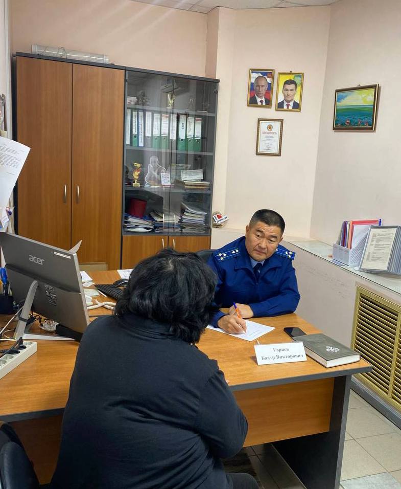 Прокурором г. Элисты проведен прием граждан с ограниченными возможностями здоровья