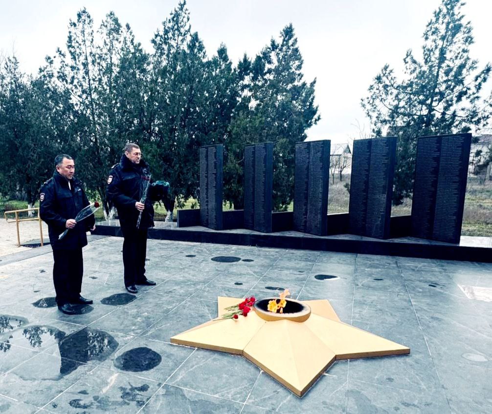 Люди! Покуда сердца стучатся Люди! Покуда сердца стучатся