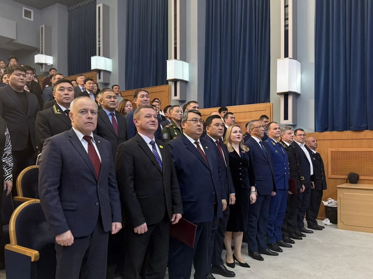 В Калмыкии поздравили юристов с профессиональным праздником В Калмыкии поздравили юристов с профессиональным праздником