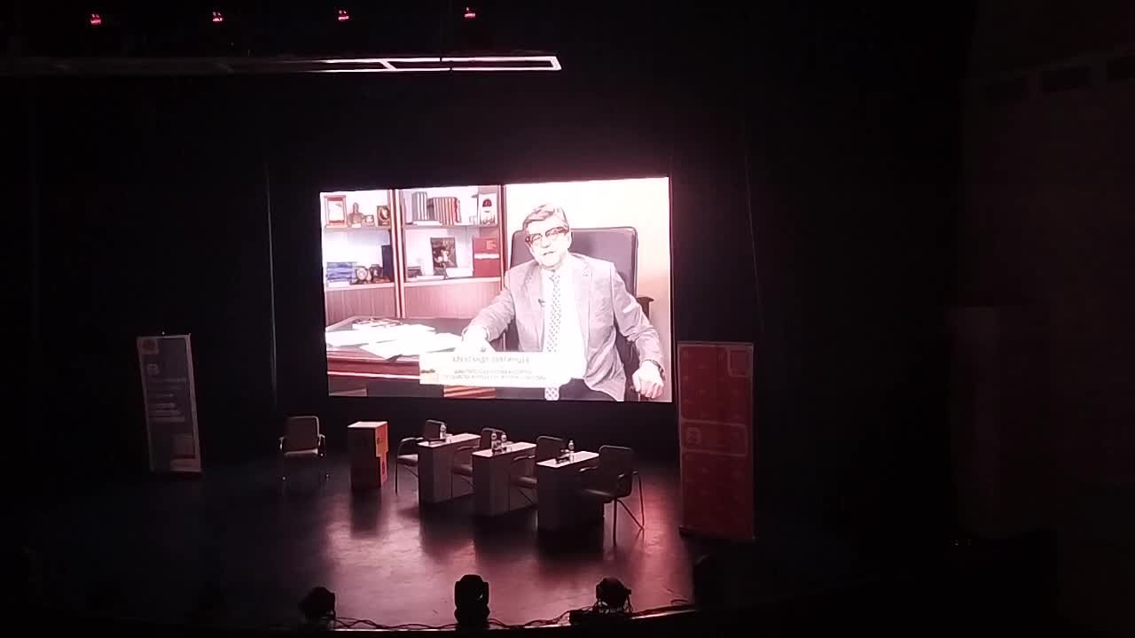 В рамках кинолектория Общества «Знание» во Дворце детского творчества в Элисте проходит показ художественного фильма «Уроки Нюрнберга. Нацизм против культуры»