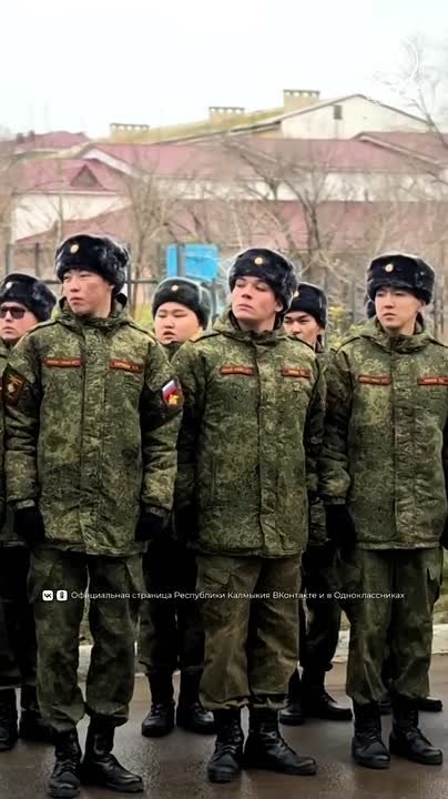 В Элисте прошла торжественная церемония присвоения региональному филиалу Центра «ВОИН» имени Героя России, гвардии капитана Воздушно-десантных войск Мингияна Лиджиева и открытия мемориальной доски в его честь