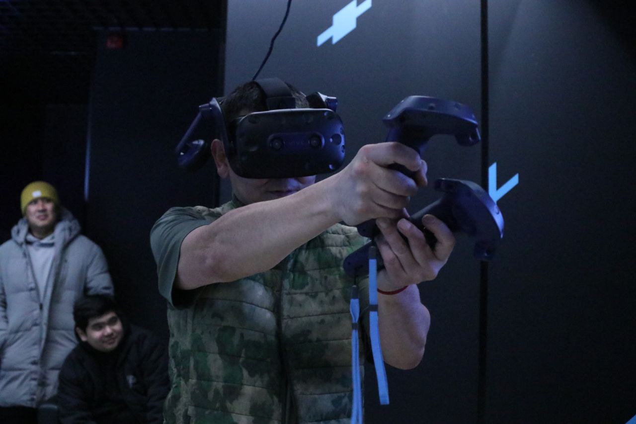 Участники проекта «Герои 08» посетили спортивные объекты Элисты Участники проекта «Герои 08» посетили спортивные объекты Элисты