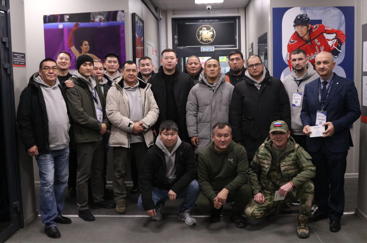 Участники проекта «Герои 08» посетили спортивные объекты Элисты Участники проекта «Герои 08» посетили спортивные объекты Элисты