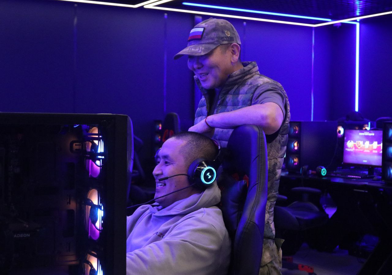 Участники проекта «Герои 08» посетили спортивные объекты Элисты Участники проекта «Герои 08» посетили спортивные объекты Элисты