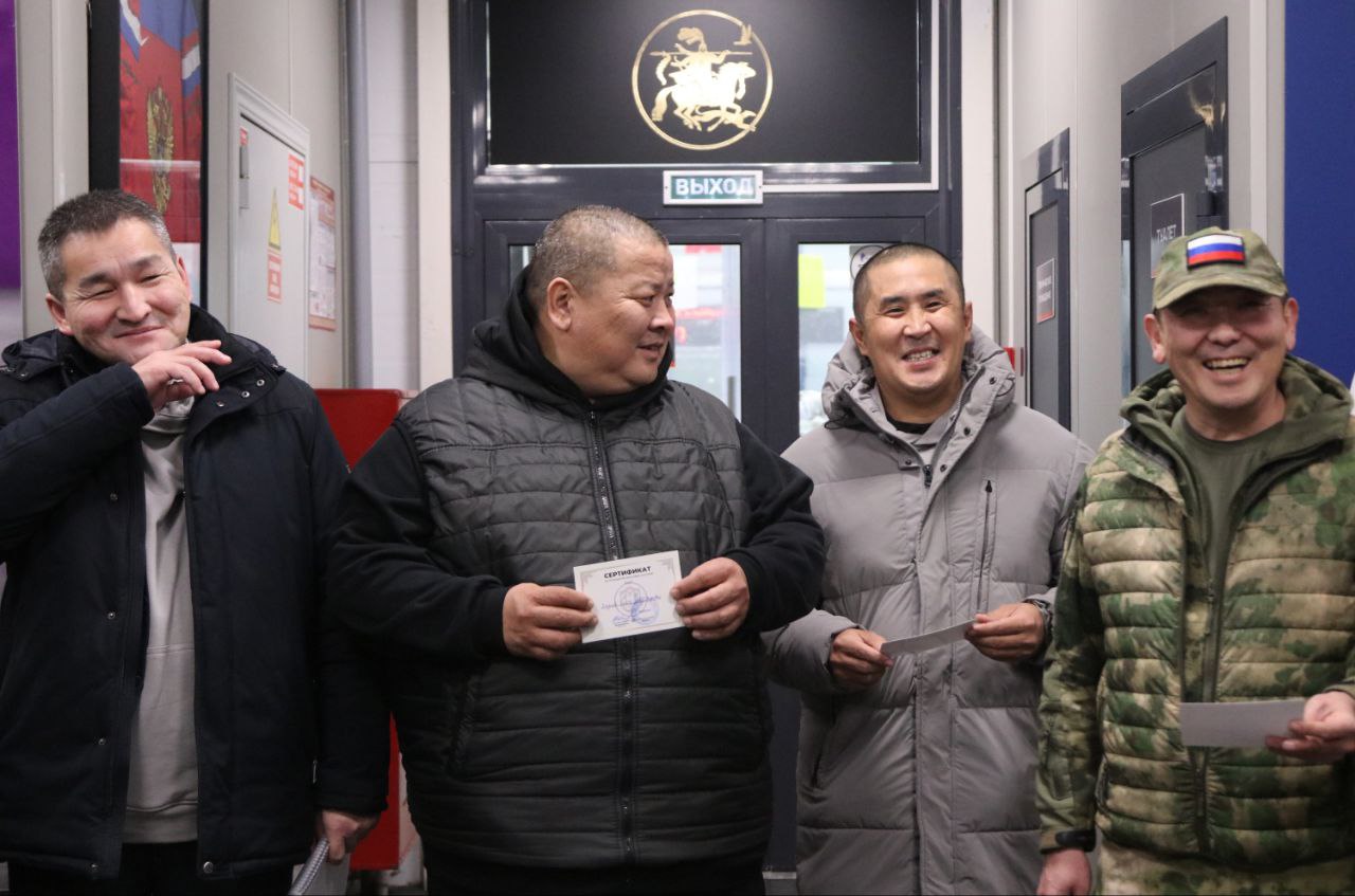 Участники проекта «Герои 08» посетили спортивные объекты Элисты Участники проекта «Герои 08» посетили спортивные объекты Элисты