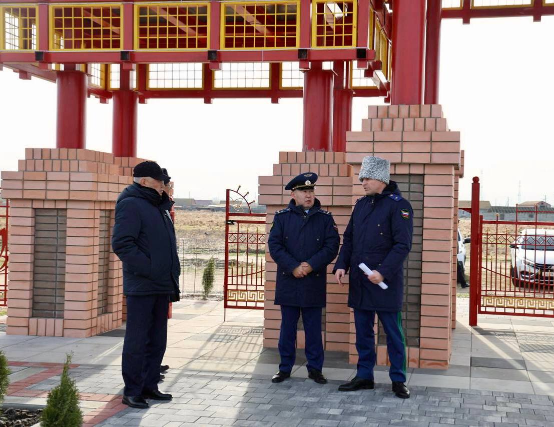 Прокурор Республики Калмыкия Виталий Семенченко с рабочей поездкой посетил Лаганский район Прокурор Республики Калмыкия Виталий Семенченко с рабочей поездкой посетил Лаганский район