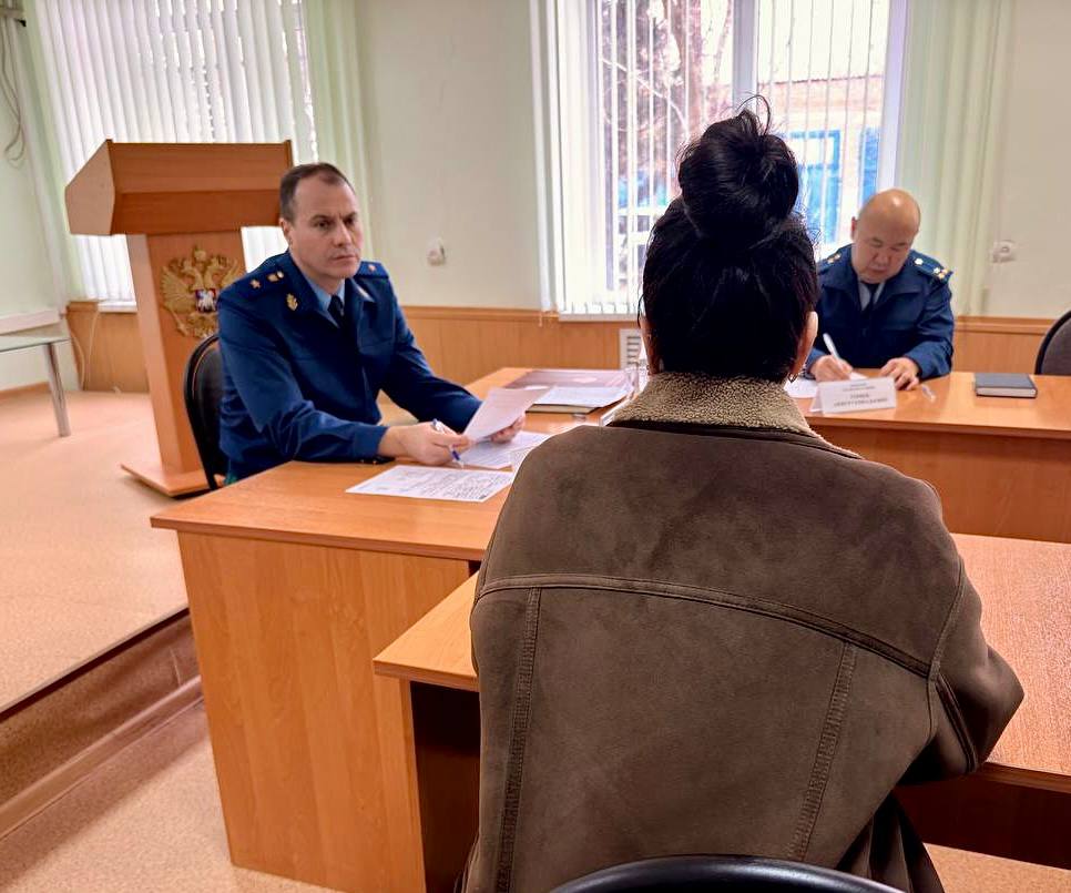 Прокурор республики провел прием жителей Лаганского района Прокурор республики провел прием жителей Лаганского района