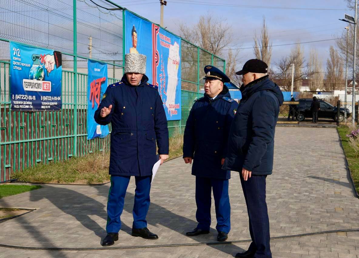 Прокурор Республики Калмыкия Виталий Семенченко с рабочей поездкой посетил Лаганский район Прокурор Республики Калмыкия Виталий Семенченко с рабочей поездкой посетил Лаганский район