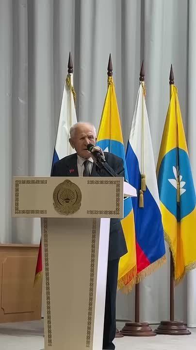 Участников мероприятия поприветствовал наш легендарный ветеран Великой Отечественной войны, который в этом году отметил 100-летний юбилей, Петр Леонтьевич Леонтьев