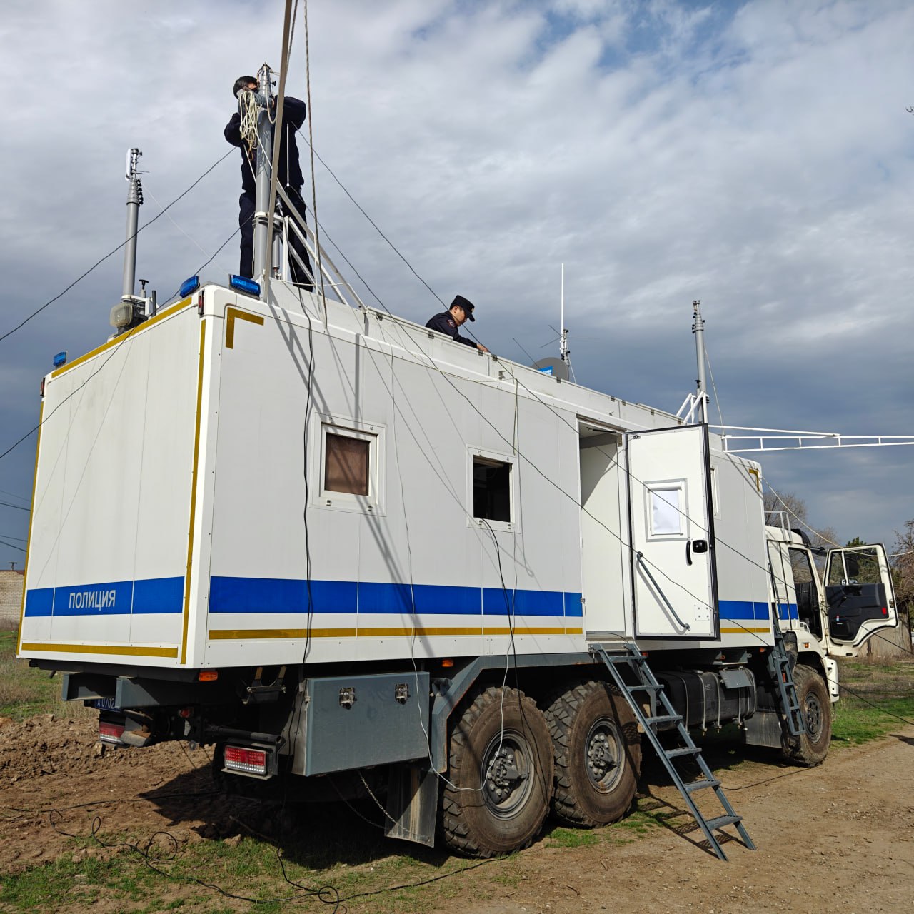 Поздравляем коллектив и ветеранов службы связи МВД по Республике Калмыкия с профессиональным праздником! Поздравляем коллектив и ветеранов службы связи МВД по Республике Калмыкия с профессиональным праздником!