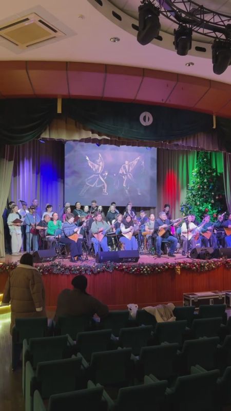 Сегодня в Москве коллектив Национального Оркестра и Государственного хора Калмыкии представят концерт-спектакль Савра Катаева «Страна Бумба»