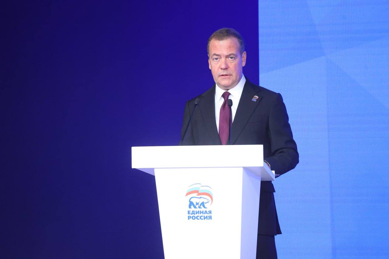 Бату Хасиков: Принял участие в заседании Генерального совета партии «Единая Россия» под председательством Дмитрия Анатольевича Медведева Бату Хасиков: Принял участие в заседании Генерального совета партии «Единая Россия» под председательством Дмитрия Анатольевича Медведева