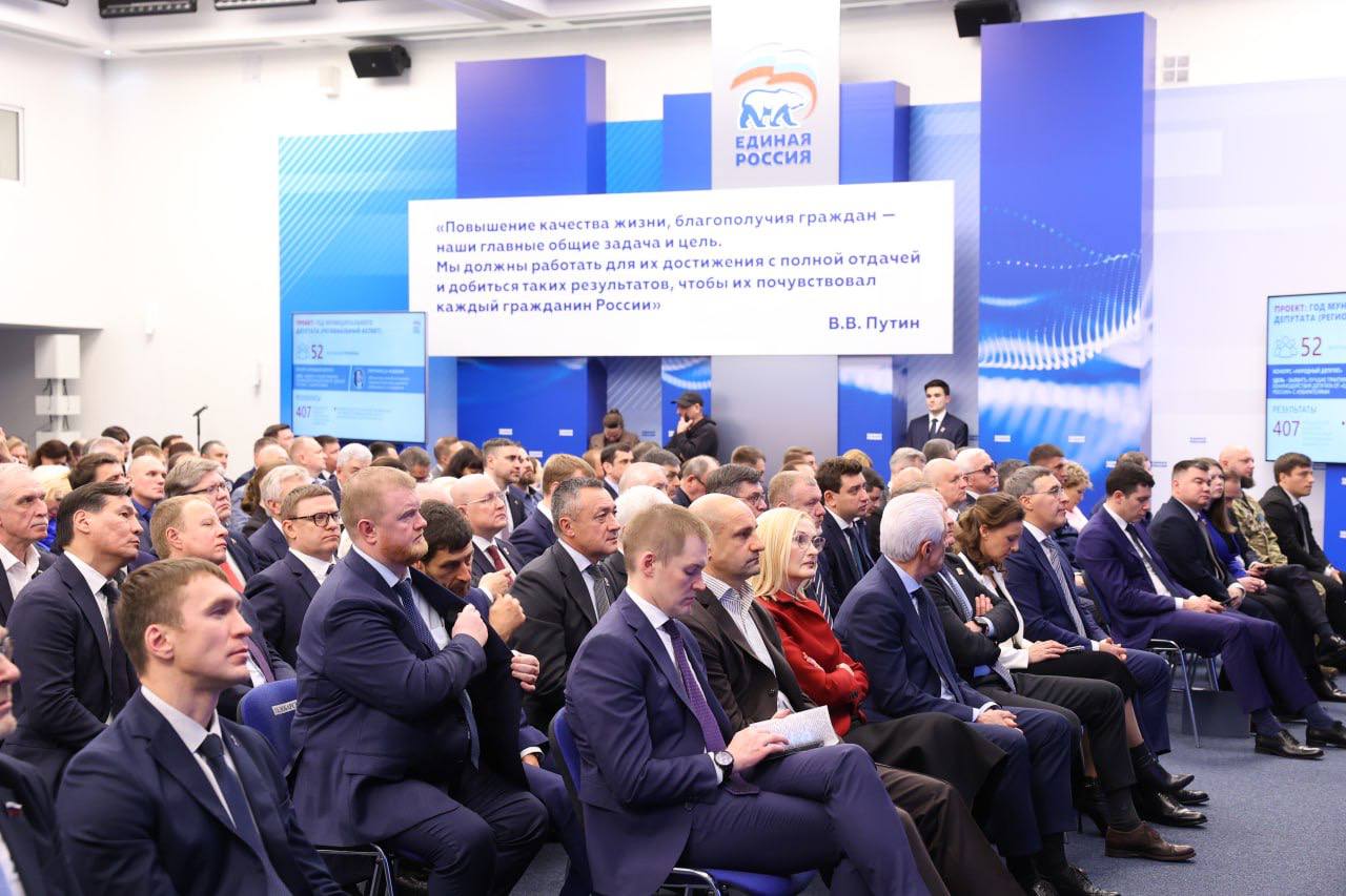 Бату Хасиков: Принял участие в заседании Генерального совета партии «Единая Россия» под председательством Дмитрия Анатольевича Медведева Бату Хасиков: Принял участие в заседании Генерального совета партии «Единая Россия» под председательством Дмитрия Анатольевича Медведева