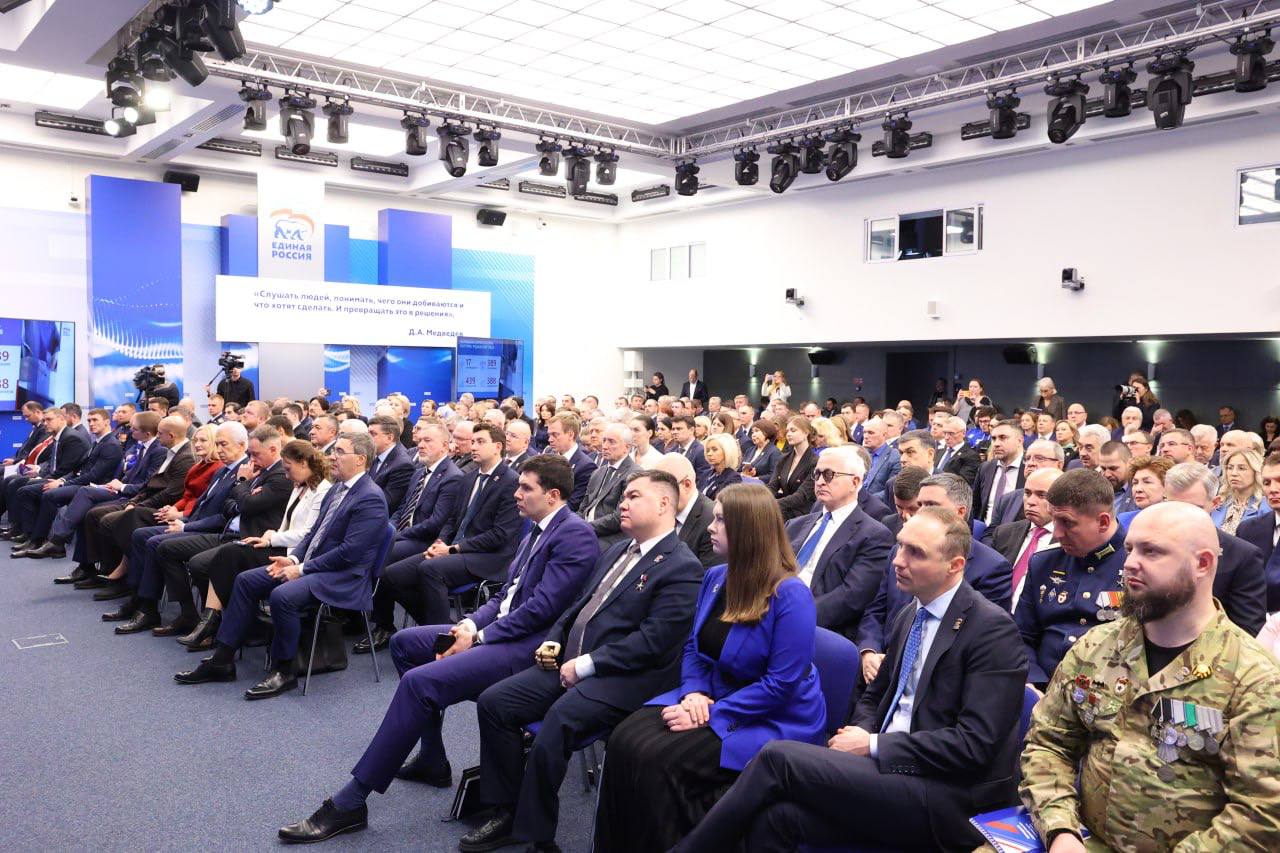 Бату Хасиков: Принял участие в заседании Генерального совета партии «Единая Россия» под председательством Дмитрия Анатольевича Медведева Бату Хасиков: Принял участие в заседании Генерального совета партии «Единая Россия» под председательством Дмитрия Анатольевича Медведева