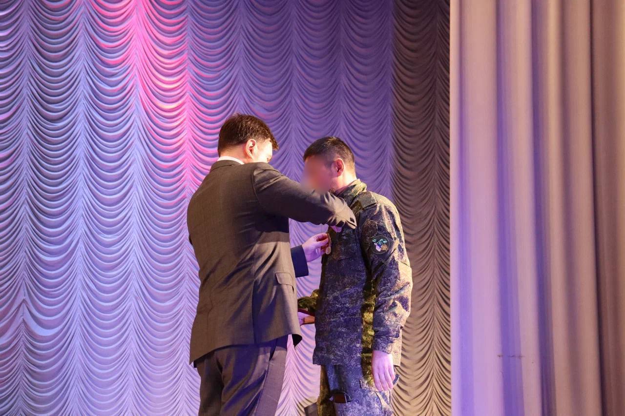 Героям нашего времени вручили медали имени Эрдни Деликова Героям нашего времени вручили медали имени Эрдни Деликова