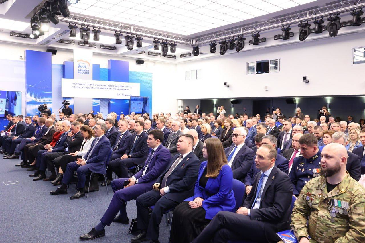 Глава Калмыкии принял участие в заседании Генерального совета партии «Единая Россия» под председательством Дмитрия Медведева Глава Калмыкии принял участие в заседании Генерального совета партии «Единая Россия» под председательством Дмитрия Медведева